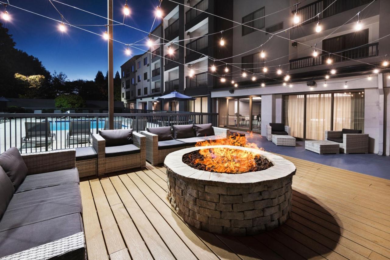 Hotel Courtyard By Marriott Burlington Exterior foto