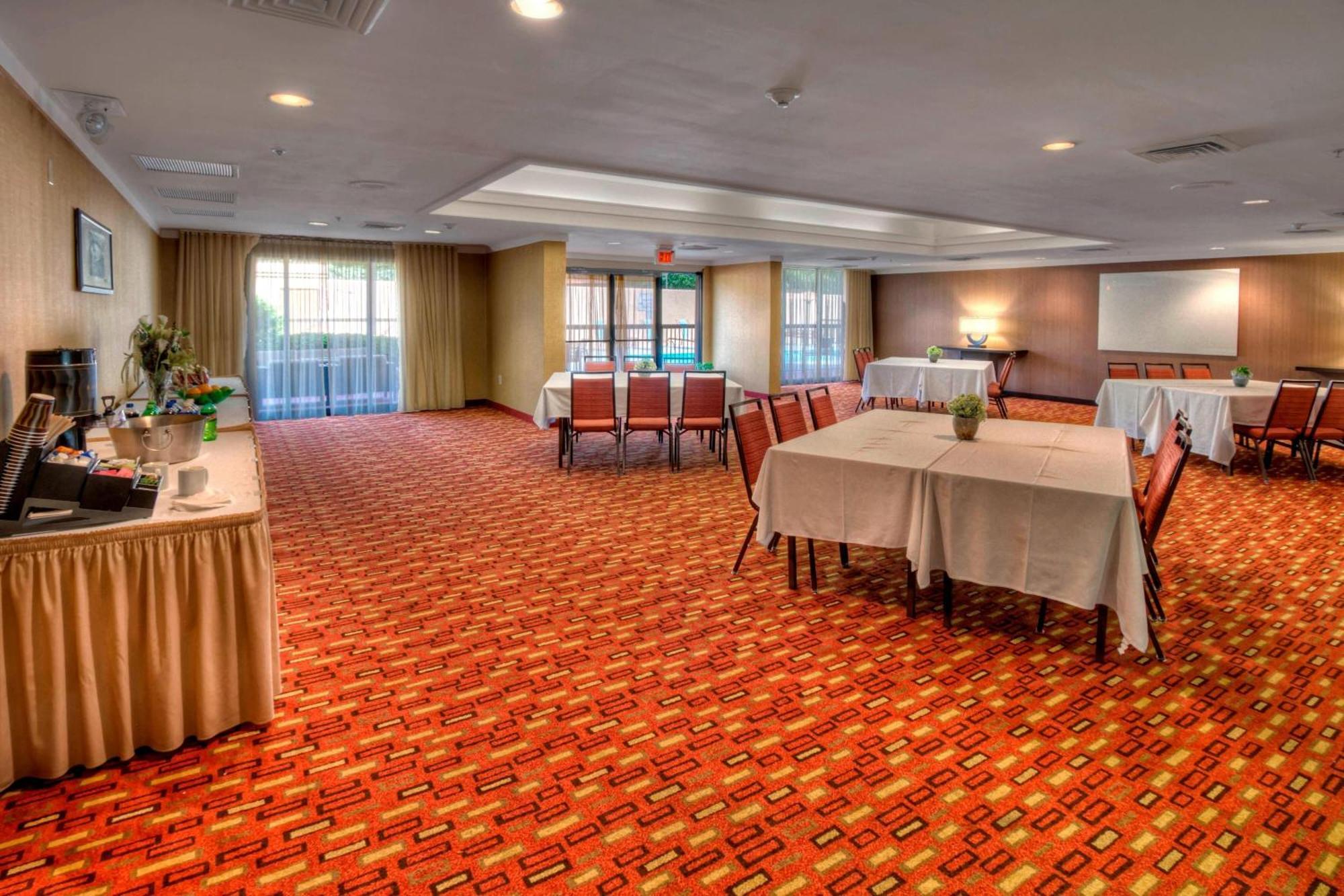 Hotel Courtyard By Marriott Burlington Exterior foto