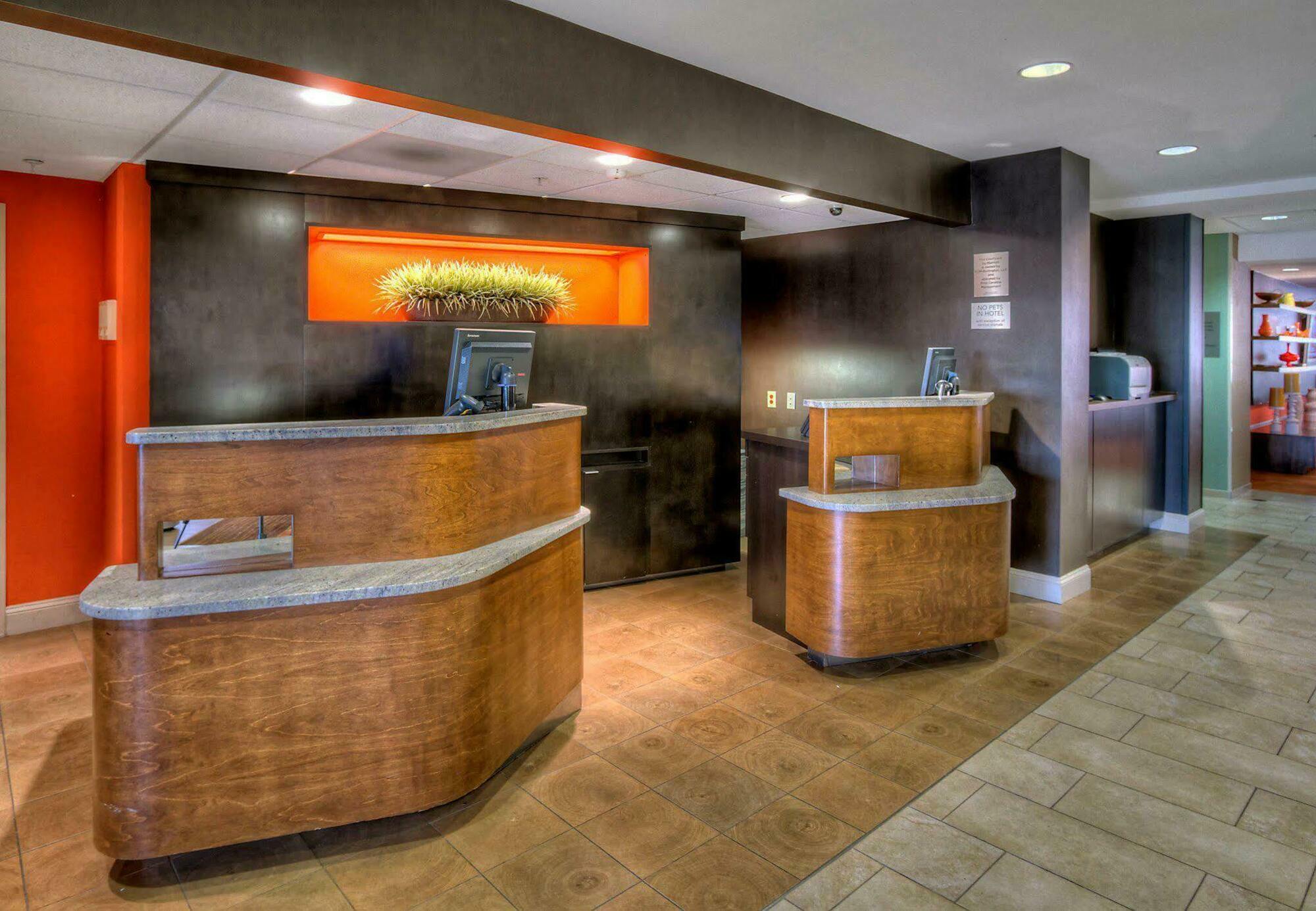 Hotel Courtyard By Marriott Burlington Exterior foto