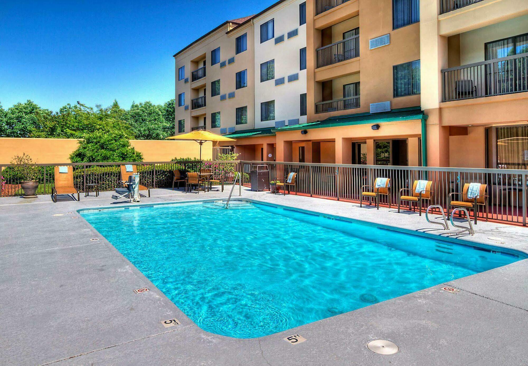 Hotel Courtyard By Marriott Burlington Exterior foto